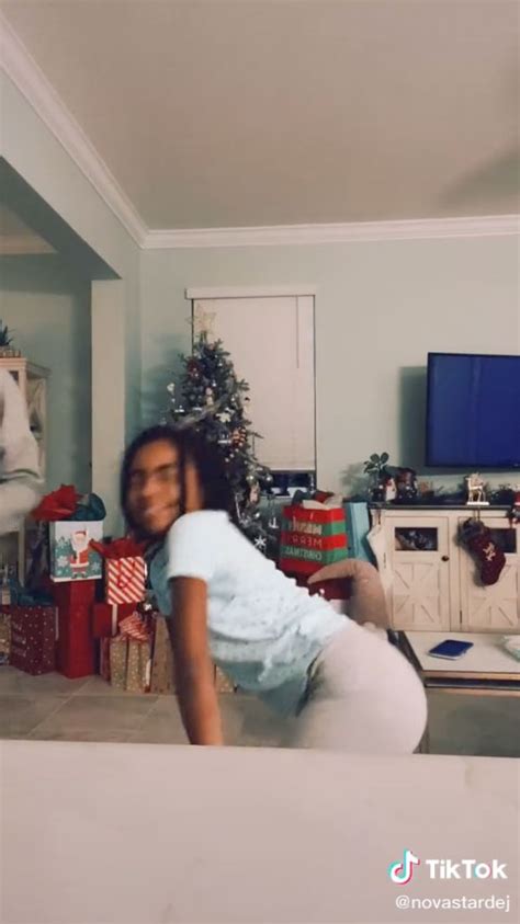 ebony lesbian twerking